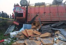 मार्बल बोकेको ट्रक पल्टिदा पाँच कामदारको मृत्यु, दुई घाइते